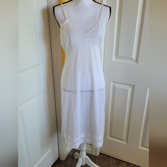 VINTAGE WHITE. LONG SLIP, SIZE 34 - Picture 2 of 13
